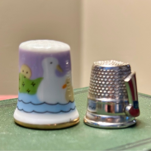 Vintage Thimble Bundle of a Patriotic Metal and Duck Themed Ceramic Thimble - Picture 6 of 8